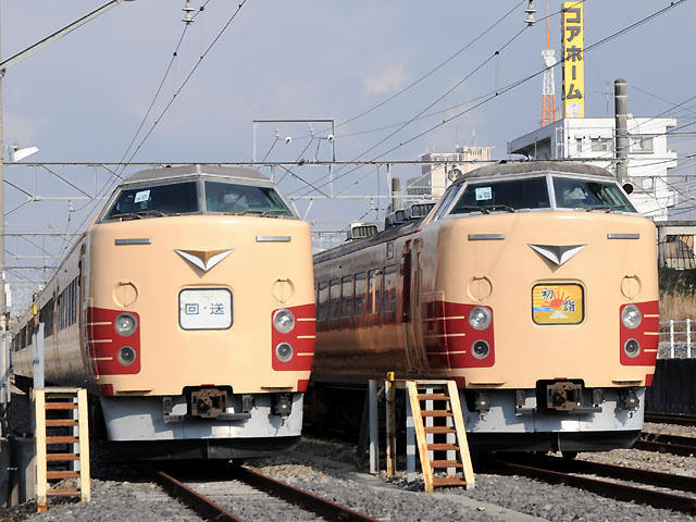 大宮総合車両センターOM101編成とOM103編成